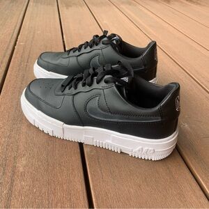 Women’s Nike Air Force 1 – Black (Size 7.5)